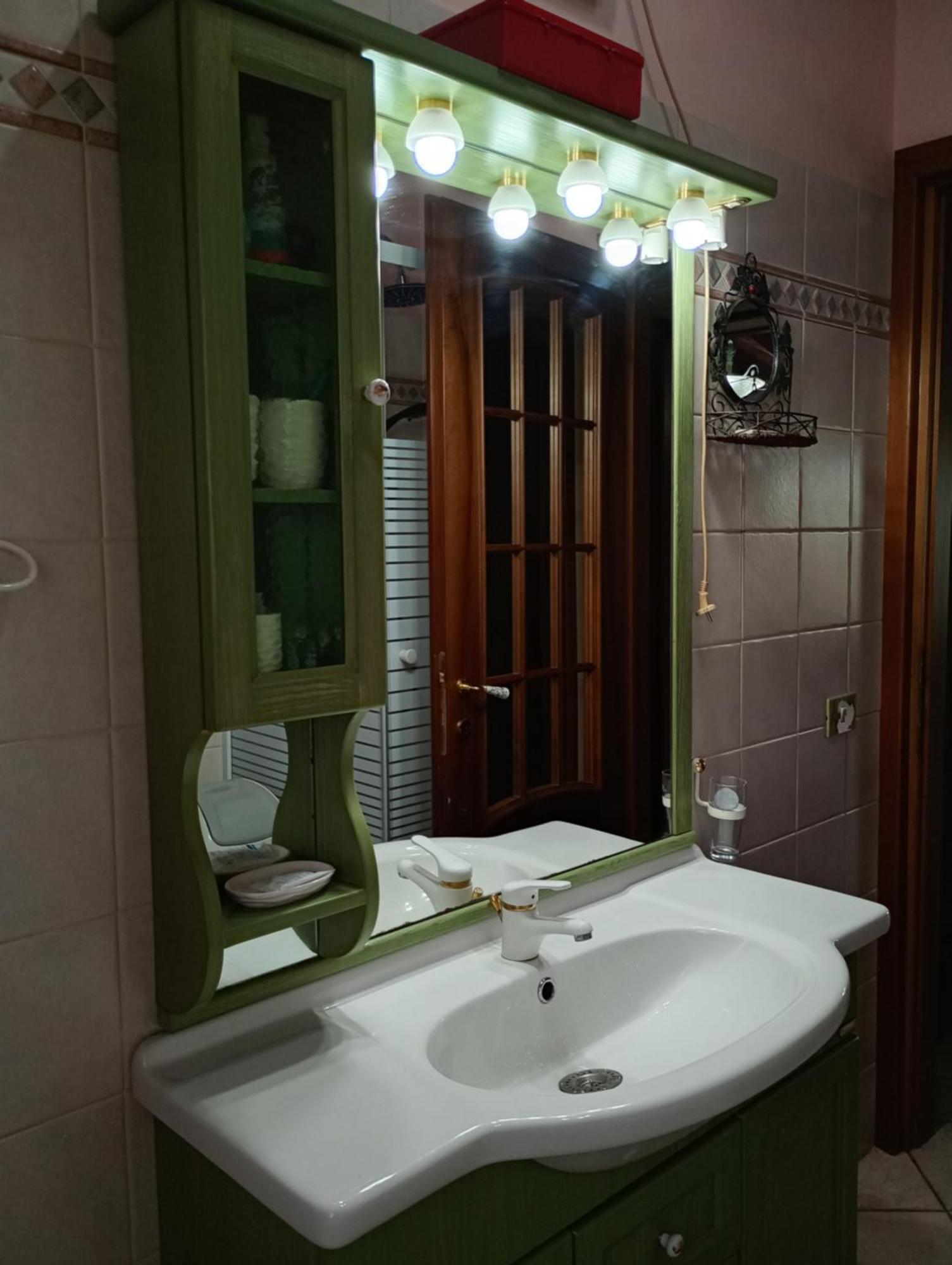 Independent Villa With Private Beach On The Lake Bracciano  Buitenkant foto
